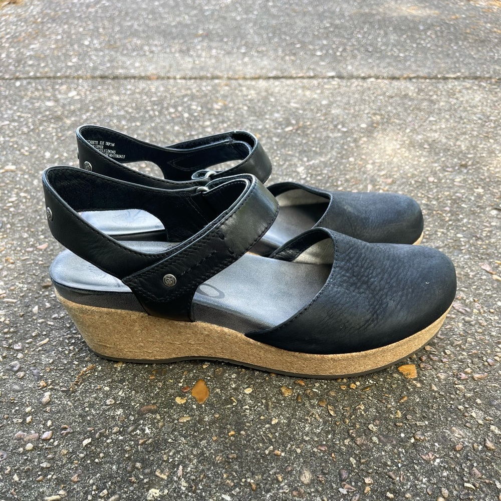 OTBT women's size 8 Mary Jane sandals